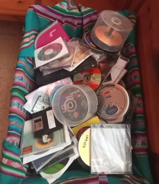 Lote de CDs y Discos Varios