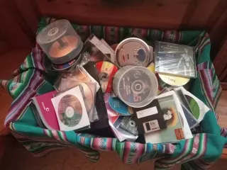 Lote de CDs y Discos Varios