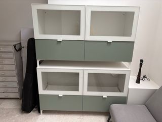Mueble aparador BESTÅ Ikea cajones y vitrina