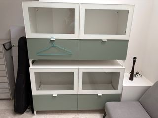 Mueble aparador BESTÅ Ikea cajones y vitrina
