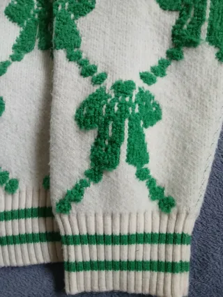 Chaqueta de punto verde y blanco