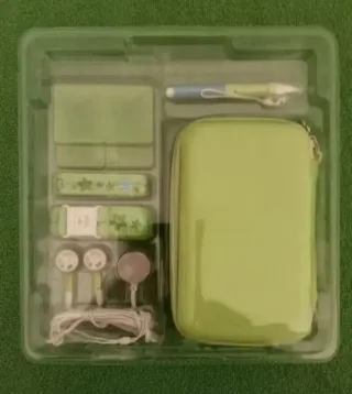 NUOVO. Custodia e accessori per Nintendo 3DS, DSi...