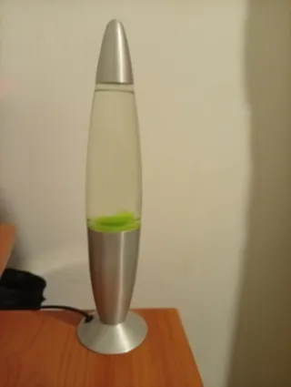 Lámpara de lava plateada y verde