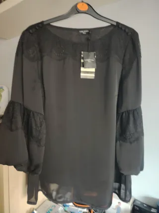 Blusa negra Cortefiel con encaje