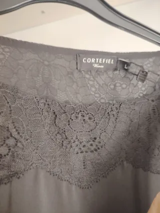 Blusa negra Cortefiel con encaje