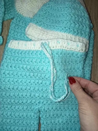 Conjunto lana bebé azul y blanco