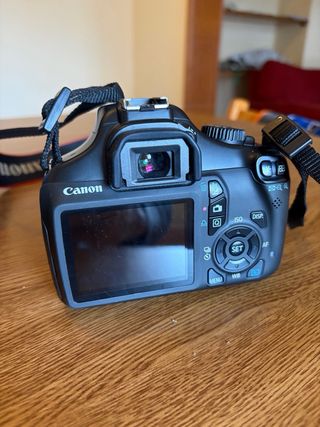 Cámara Canon EOS 1100D + Accesorios