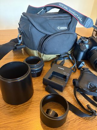 Cámara Canon EOS 1100D + Accesorios