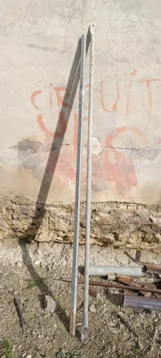 Postes para vallado o árbol 3m