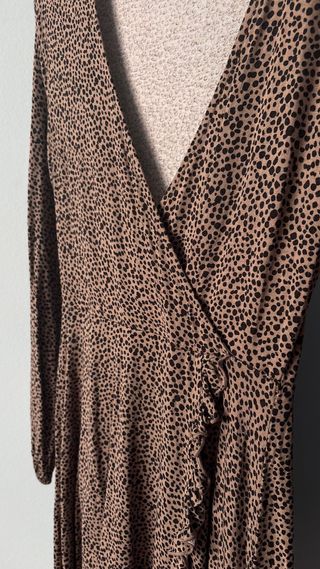 vestido con estampado de leopardo de Pull&Bear