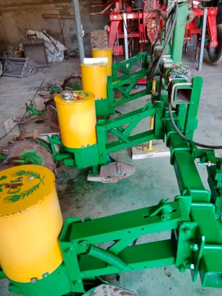 Máquina de sembrar Gil