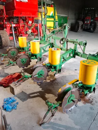 Máquina de sembrar Gil