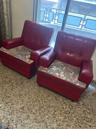 Sofá y 2 sillones rojos