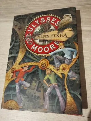 Ispiluen etxea. Uyisses Moore (Basque Edition)