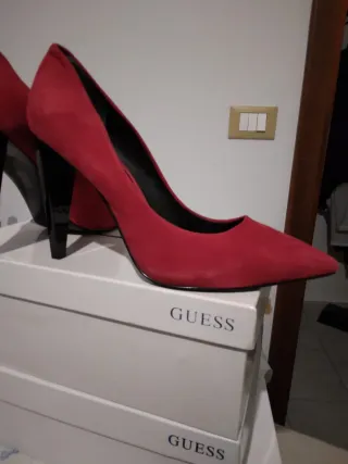 3 paia di scarpe con tacco Guess rosse,nere,beige