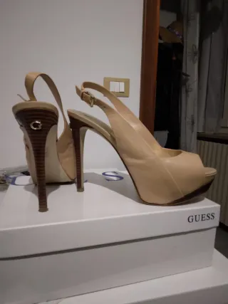3 paia di scarpe con tacco Guess rosse,nere,beige