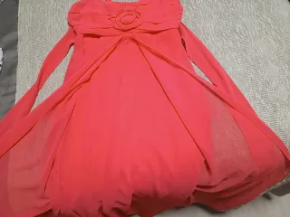 Vestido largo salmón con flor