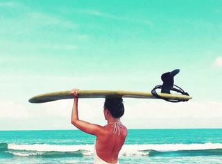 Longboard Surf 9.0 (HAUT surfboards) with leash