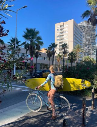 Longboard Surf 9.0 (HAUT surfboards) with leash