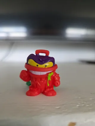 Superthings pareja Trasher + Fred Fetid