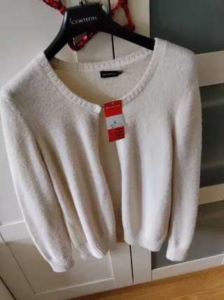 Chaqueta de punto beige y dorado