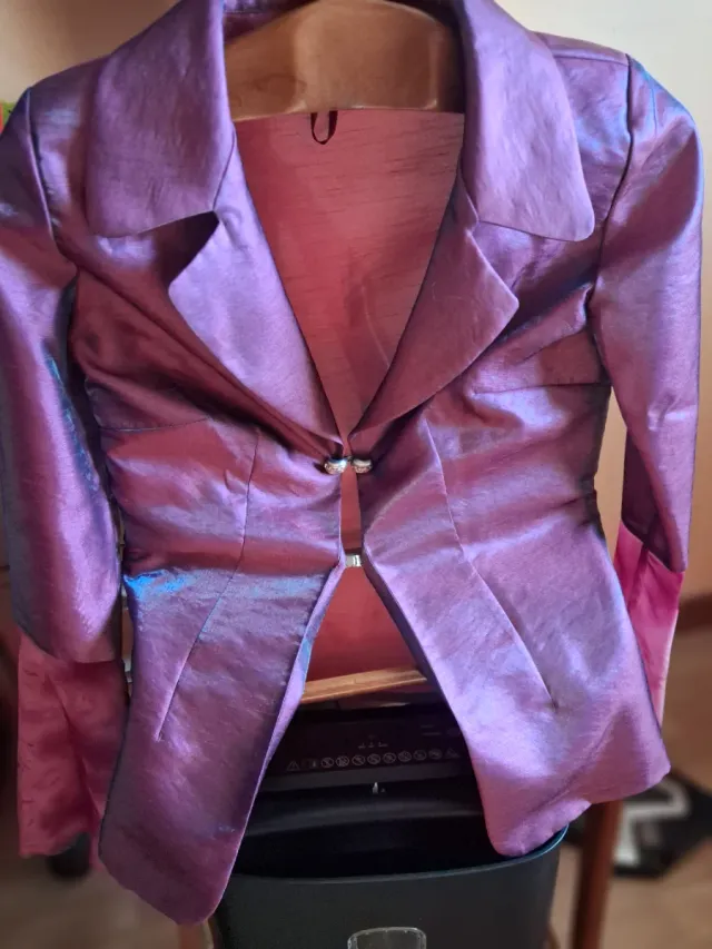 Blusa fiesta de El Corte Ingles. Morado/Rosa