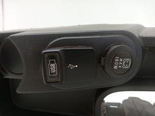 CONSOLA CENTRAL PEUGEOT BIPPER 631013