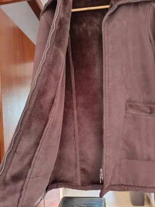 Abrigo marrón con interior de pelo