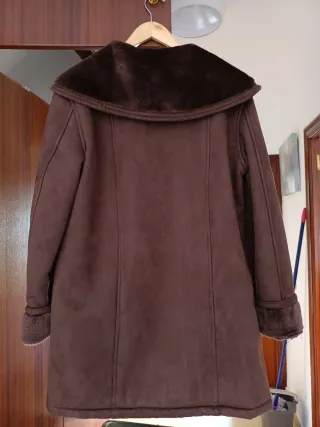 Abrigo marrón con interior de pelo