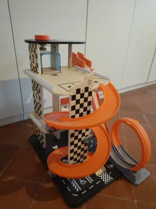 Garaje de madera Hape para niños