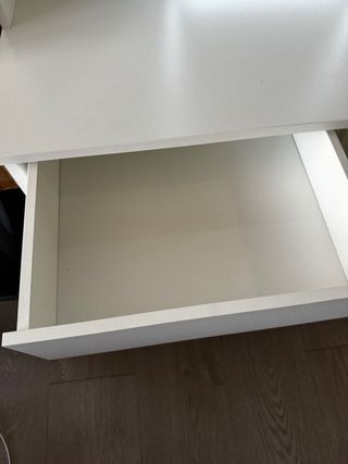 Tocador con espejo LED y enchufes