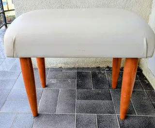 Taburete tapizado madera