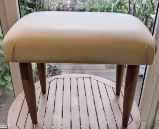 Taburete tapizado madera