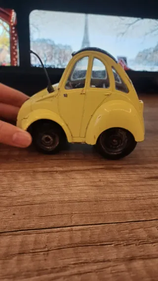 Coche de juguete clásico 1970