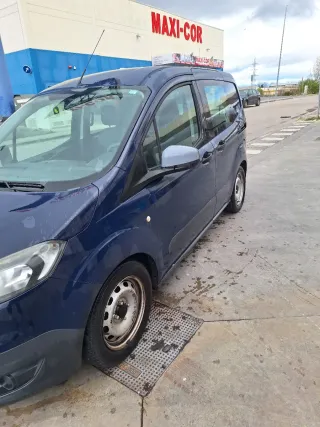 Ford E-Transit Courier 2015