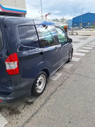 Ford E-Transit Courier 2015