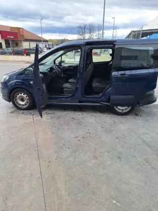 Ford E-Transit Courier 2015