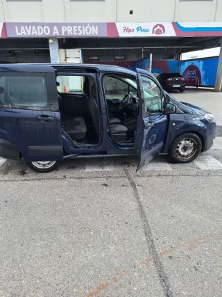 Ford E-Transit Courier 2015