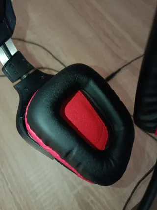 Auriculares Logitech G332 Negros y Rojos