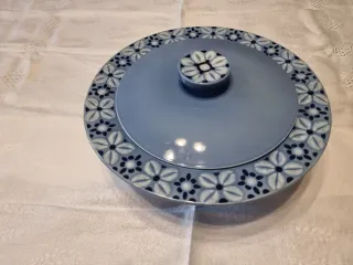 Zuppiera Laveno 1974 con coperchio e 2 piatti.