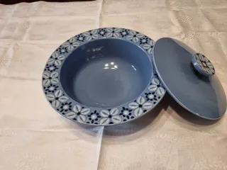 Zuppiera Laveno 1974 con coperchio e 2 piatti.