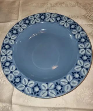 Zuppiera Laveno 1974 con coperchio e 2 piatti.