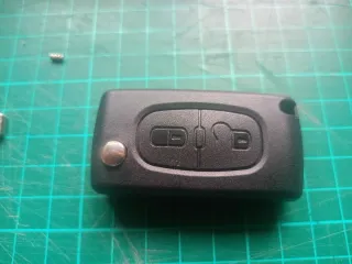Recambio carcasa llave Peugeot CE0536 soporte pila
