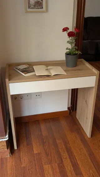 Escritorio con cajón