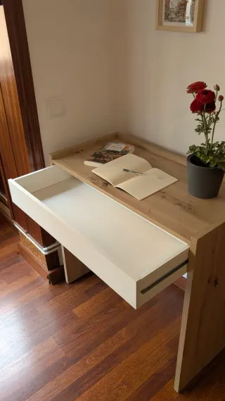 Escritorio con cajón