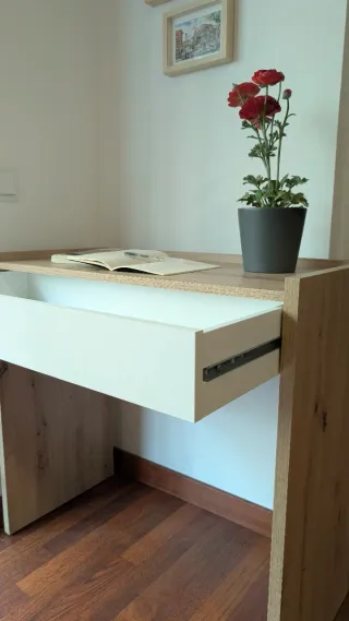 Escritorio con cajón