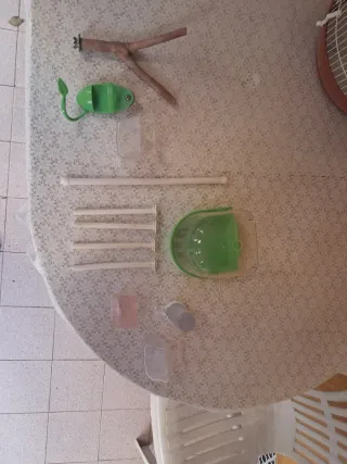 Jaula para periquitos marrón y blanca