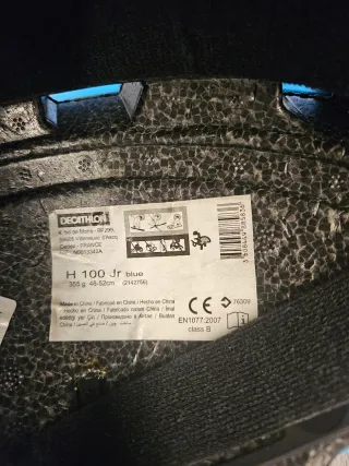 Casco esquí infantil con funda pantera