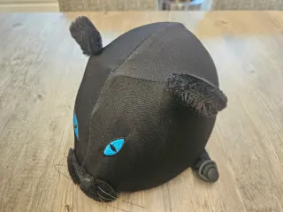 Casco esquí infantil con funda pantera