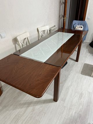 Mesa extensible salón madera.